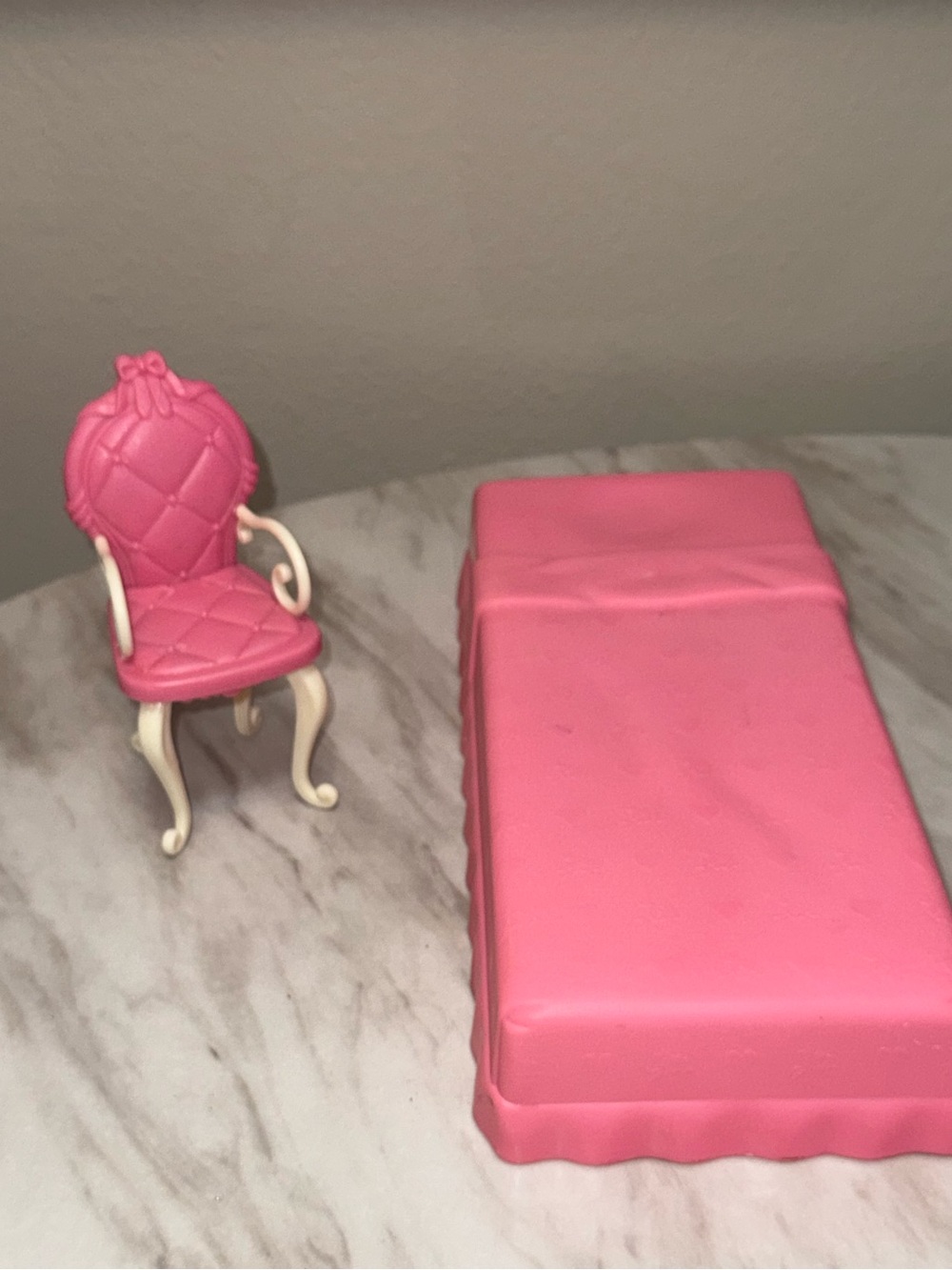 Barbie Mattel 12 Dancing Princesses Magical Castle Pink Chair & bed